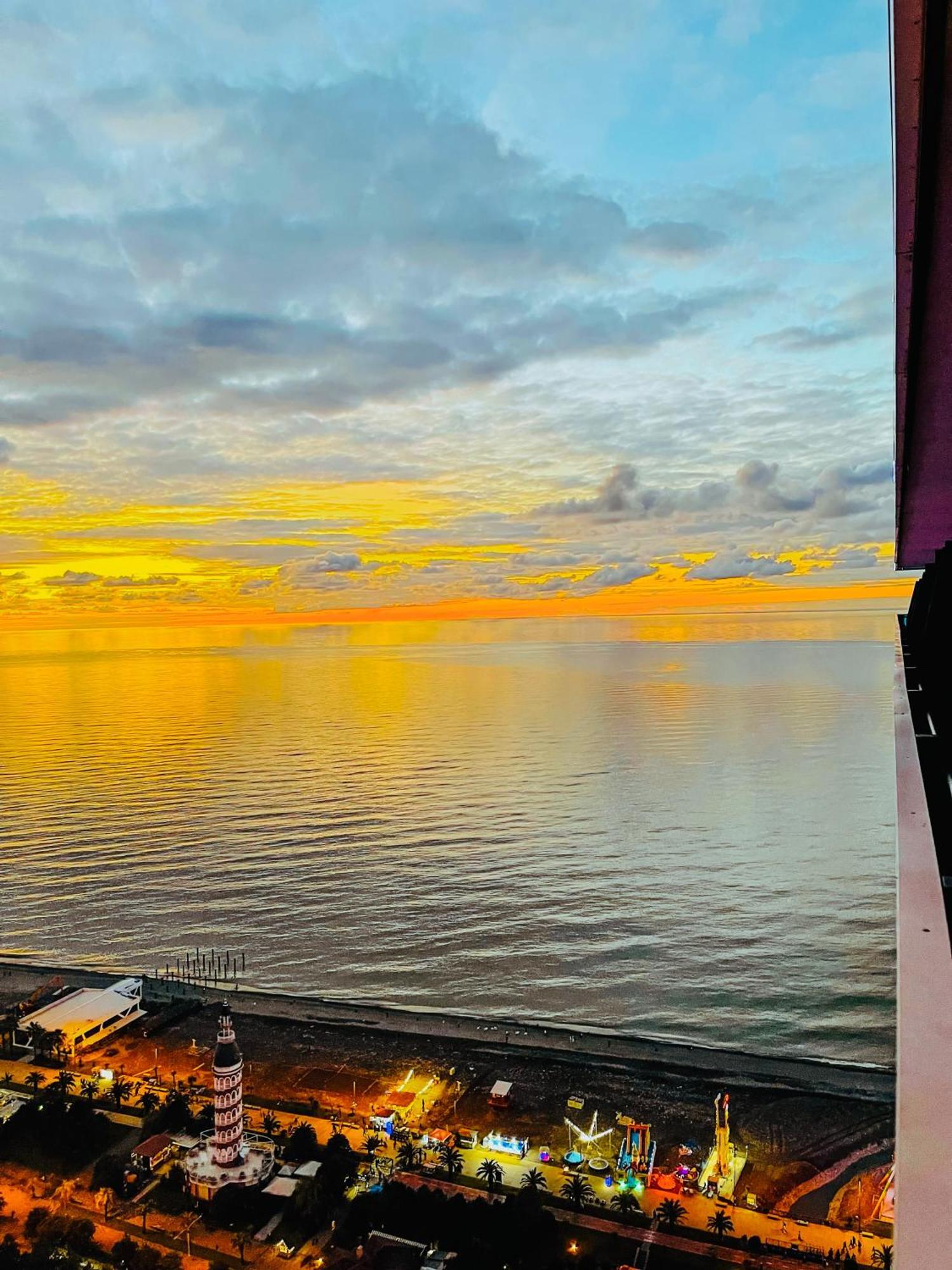 Luxury Batumi Hotel Exterior photo