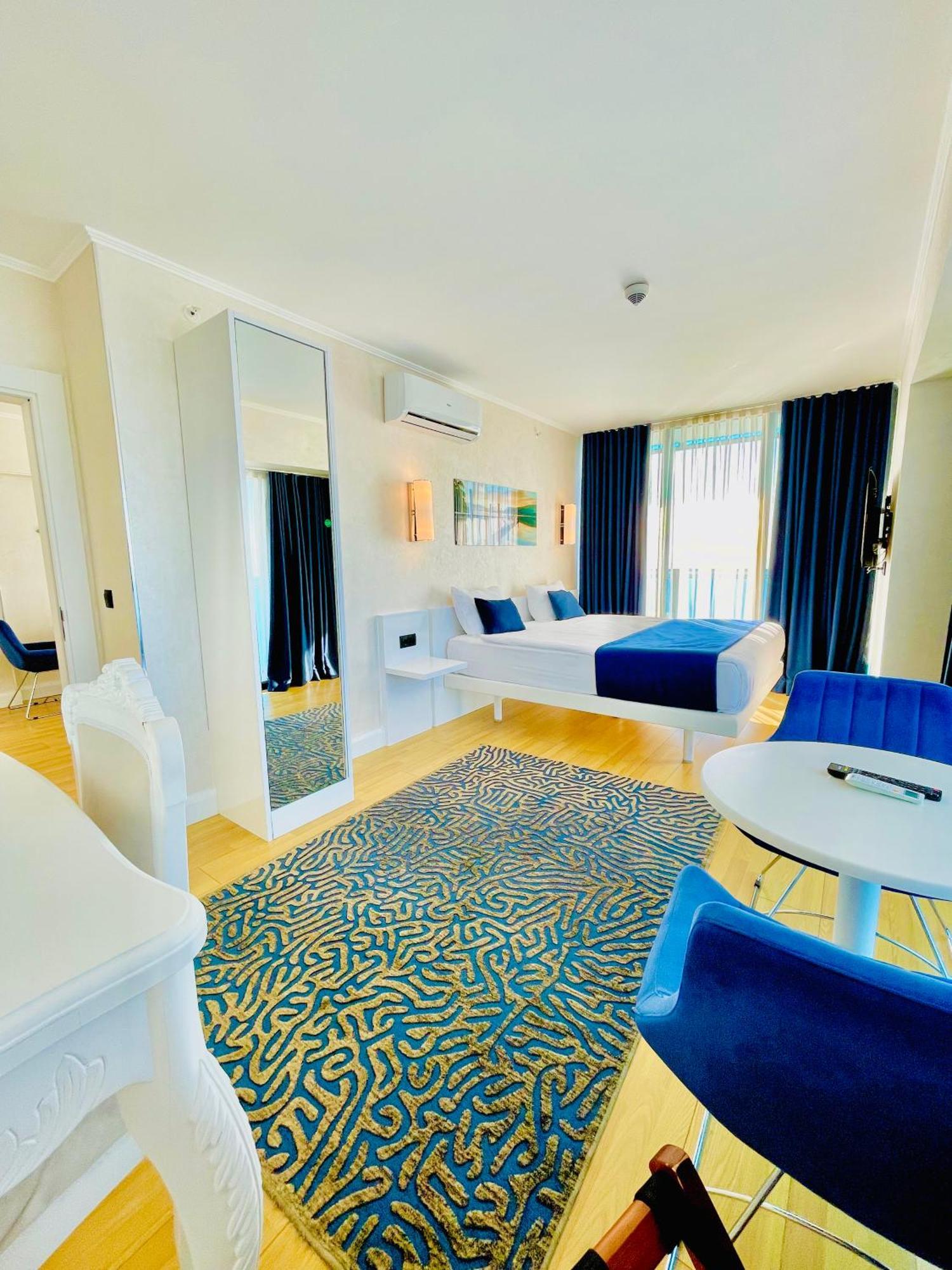 Luxury Batumi Hotel Exterior photo